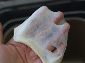 揉出薄膜为止。然后进行1发，发酵到2倍大。