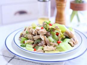 用九阳炒菜机，无油烟，4分钟一道菜，简单快捷还美味。