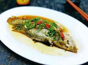 葱花选用的葱叶，可以不用切，用手撕出来更漂亮！