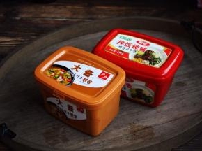 主要汤料，大酱和辣椒酱。