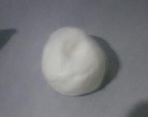 白色蛋白，捏小圆球