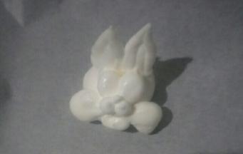 最后挤出脸，鼻子和嘴巴