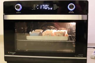 烤箱预热170度，上下火中层，18分钟。