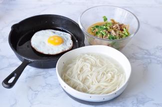 再准备一个煎蛋，那就更完美了。