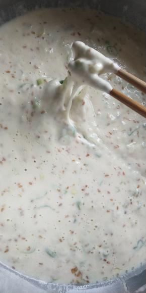 搅拌成均匀的糊状