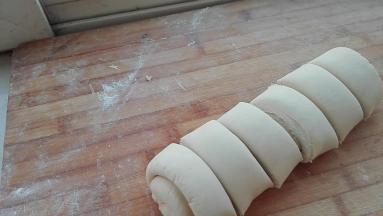 将醒发好的面卷，均等分成你所喜欢大小剂子即可