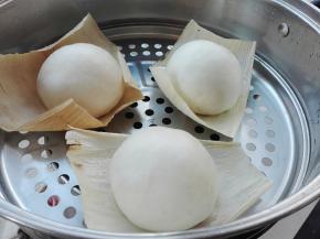 大火烧开后，转中火18分钟，具体根据你馒头的大小灵活掌握，最后是关火焖至5分钟开盖即可