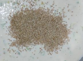 发酵好的面糊，放入适量的芝麻
