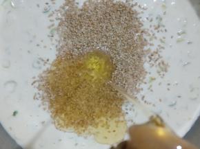 倒入30克玉米油