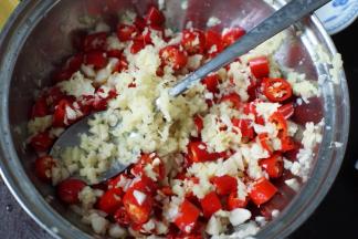 搅拌均匀后腌制半小时