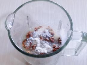 加入800ml纯净水，再加入炒熟的糯米粉！