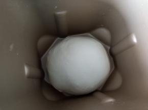 4放入温暖的环境中发酵至2倍大
