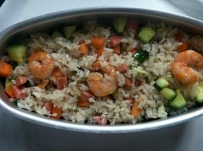 盛入焗饭盒中，整理平整。