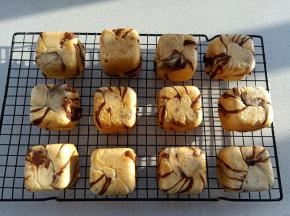 14出炉后立刻脱模晾凉 