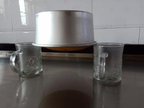 14.取出后震几下，立马倒扣，彻底晾凉后才可以脱模哦
