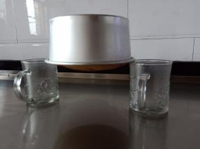 14.取出后震几下，立马倒扣，彻底晾凉后才可以脱模哦
