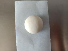 2.35克粉面团揉圆，做小巫女的头
