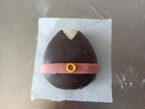 16. 另一条粘到身体下方并做装饰
