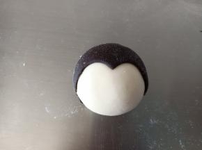 23.粘到头部上方
