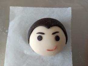 24.把眼睛，眉毛嘴巴粘好
