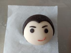 24.把眼睛，眉毛嘴巴粘好
