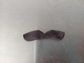 29.再切出衣领的形状来
