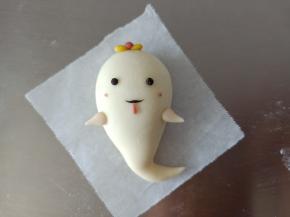 32.剩下的白色面团做了一个小幽灵
