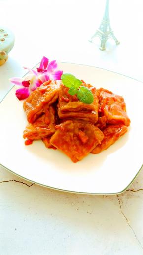 软软嫩嫩的豆腐吸满了番茄的汤汁吃起来格外入口。