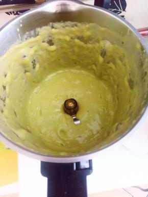 ​蜂鸣器响好喝的奶昔起完成了。