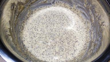 拌均匀，红茶蛋黄糊完成