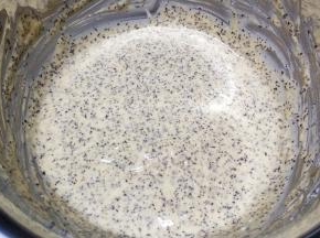 拌均匀，红茶蛋黄糊完成