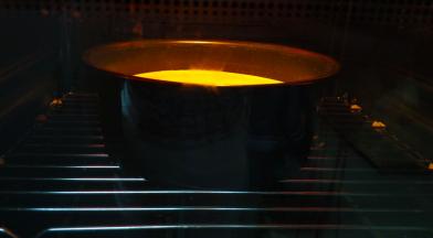 入烤箱中层135度60分钟（根据自家的脾气调整温度时间）