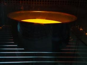入烤箱中层135度60分钟（根据自家的脾气调整温度时间）