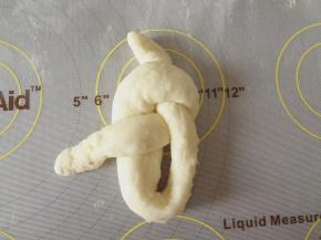 然后左边放上去的从下面洞口拉出