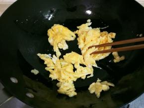 用筷子划熟，划成小块