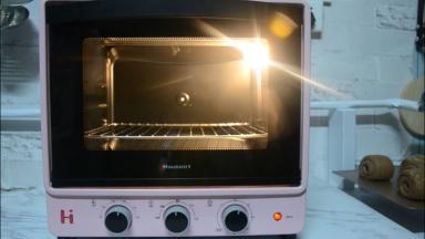 烤箱预热180°8分钟。