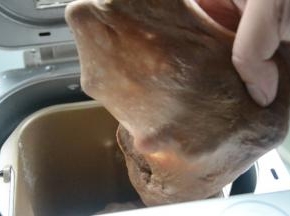 揉成光滑面团，呈现手套膜的状态即可。