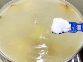 按照自家口味加入适量盐调味即可（盐不要放多哦）