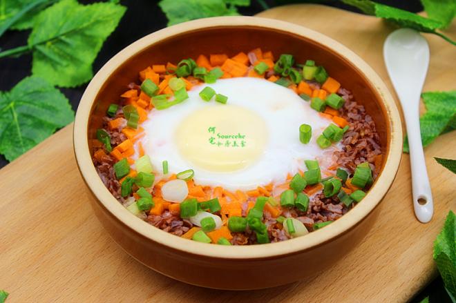 太阳蛋红米蒸饭