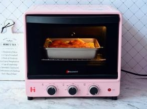 预热好的烤箱，放入鸡腿，烤制50分钟就可以食用了