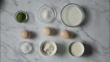 材料称好，分别放在玻璃碗里，这样可以避免操作的时候手忙脚乱。