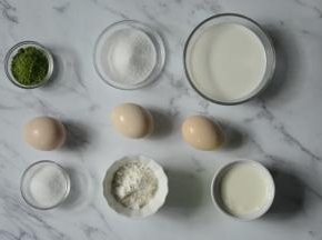 材料称好，分别放在玻璃碗里，这样可以避免操作的时候手忙脚乱。