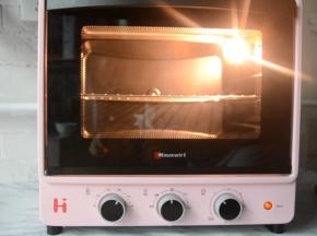 烤箱预热200°8分钟。