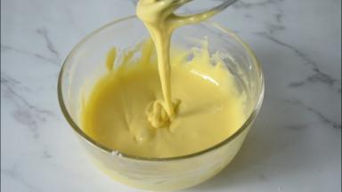 用蛋抽画Z字形搅拌均匀至无颗粒。