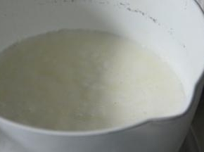 小火煮至沸腾状态离火，大概三分钟左右。