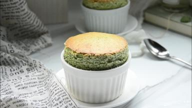 我喜欢外壳带点焦色，不想上色过度，保留抹茶原色的可以放在中下层烤制。