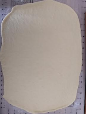 排气后擀成长方形面皮