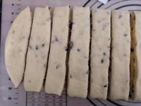 用刀切成大小均匀的长条