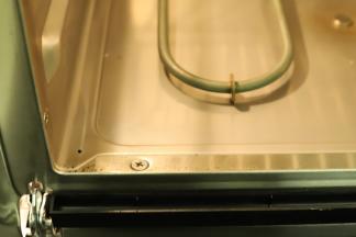 系统提示音响，打开烤箱门，用干净的抹布轻轻擦拭去水汽即可。