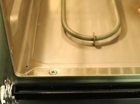 系统提示音响，打开烤箱门，用干净的抹布轻轻擦拭去水汽即可。